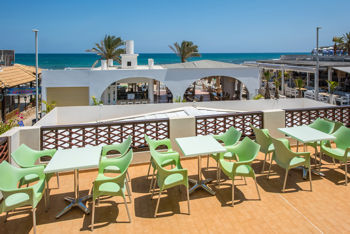 Smaragdine Beach Hotel-Terasse